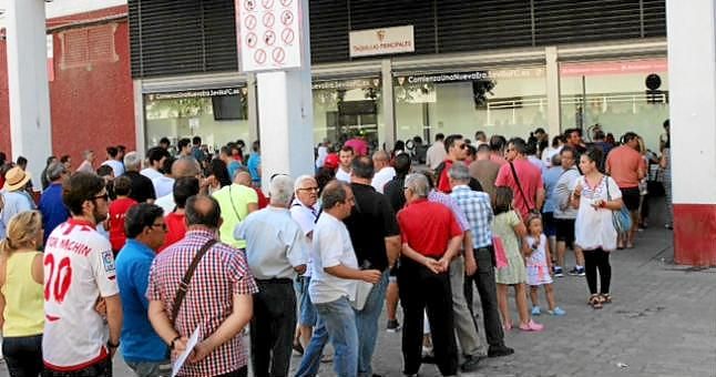 El Sevilla expedienta a más de cien socios por intentar revender su entrada