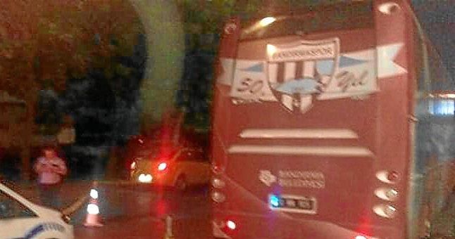 Tirotean al autobús de un equipo de fútbol en Turquía, sin causar heridos
