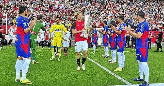 Habrá doble pasillo de campeones entre Barça y Sevilla