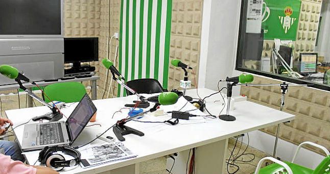 Un locutor de Radio Betis, condenado a tres años de cárcel