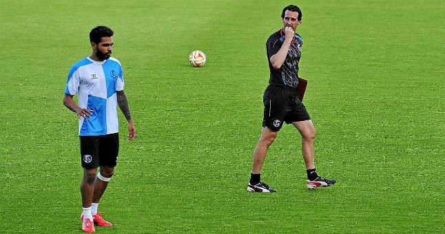 Trémoulinas: "¿Irme al PSG con Emery? Depende de lo que me ofrezca el Sevilla"