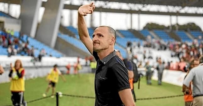 Fernando Soriano seguirá como entrenador del Almería la próxima temporada