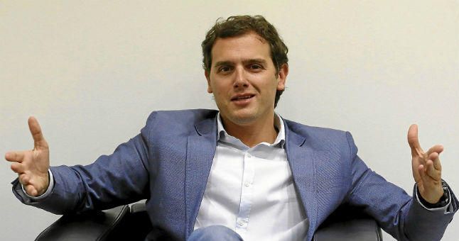 Ciudadanos se anima con el Himno del Centenario del Sevilla