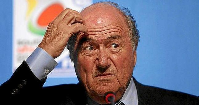 La UEFA considera "absurdas" las acusaciones de Blatter