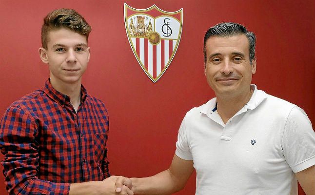 José María Amo renueva con el Sevilla hasta 2019