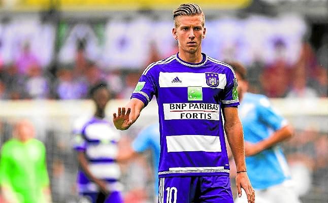 Dennis Praet no pierde la calma