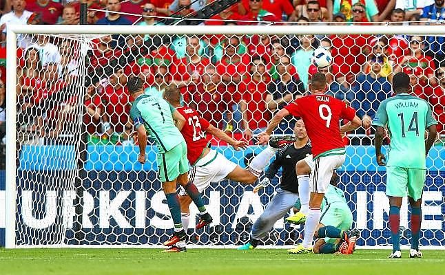 Un doblete de Cristiano ante Hungría mete a Portugal de puntillas en octavos
