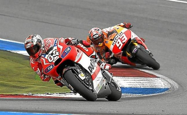 Dovizioso domina en MotoGP y Márquez saldrá cuarto