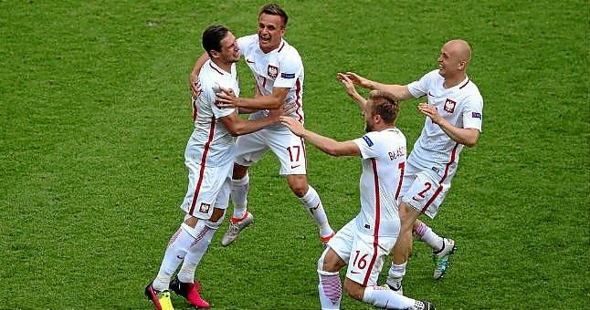Krychowiak marca el penalti decisivo y mete a Polonia en cuartos