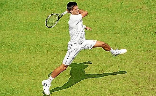 Djokovic inicia la defensa de su título sin alardes