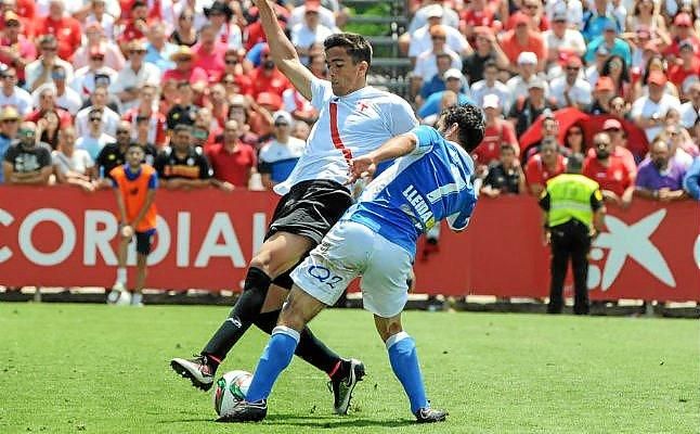 José Antonio Martínez cambia el Sevilla Atlético por el Barça B