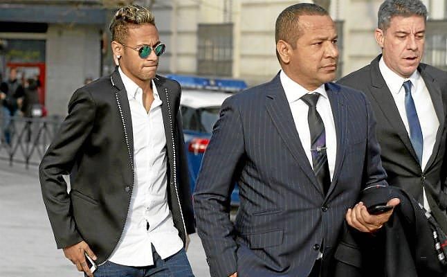 El padre de Neymar dice que el futuro de su hijo está en manos del Barcelona