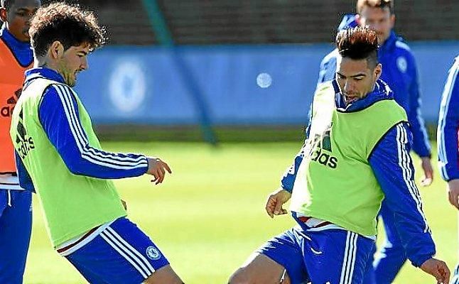 El Chelsea confirma la marcha del colombiano Falcao y del brasileño Pato