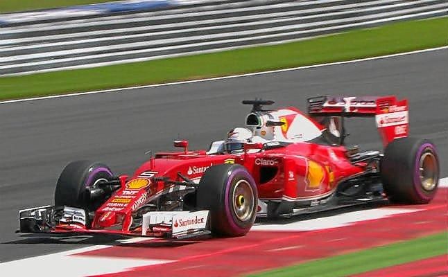 Vettel marca el mejor tiempo en los terceros libres