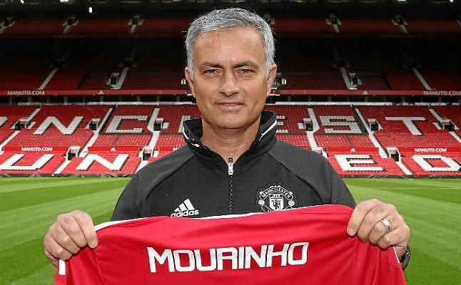 Mourinho, presentado con el Manchester United: "Este Club es diferente"