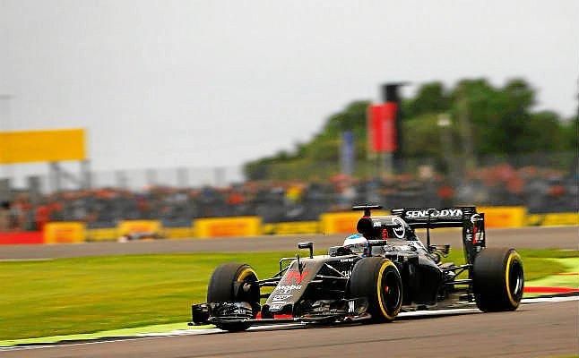 Alonso: "Queremos ganar, pero eso sólo lo hacen los dos Mercedes"