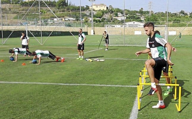 Paliza física en el segundo entrenamiento del Betis en Marbella