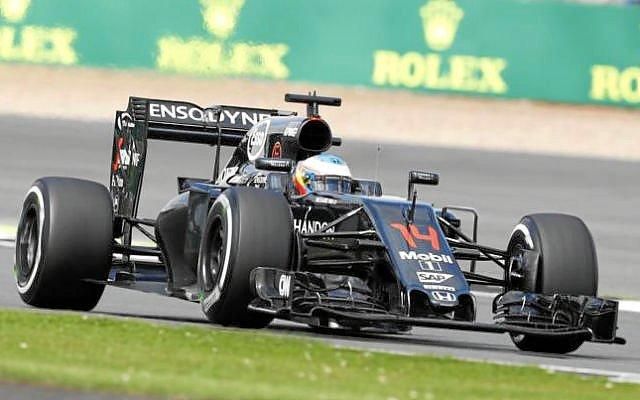 Fernando Alonso lidera la sesión matinal en el test de Silverstone