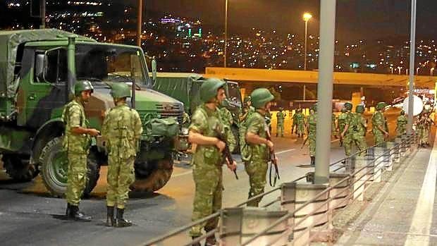 Turquía confirma la muerte de casi 200 personas, entre ellas 47 civiles