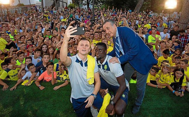 El Villarreal presenta a Cheryshev y N'Diaye ante 800 aficionados