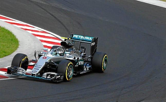 Nico Rosberg resiste en el primer puesto en la tercera sesión de libres