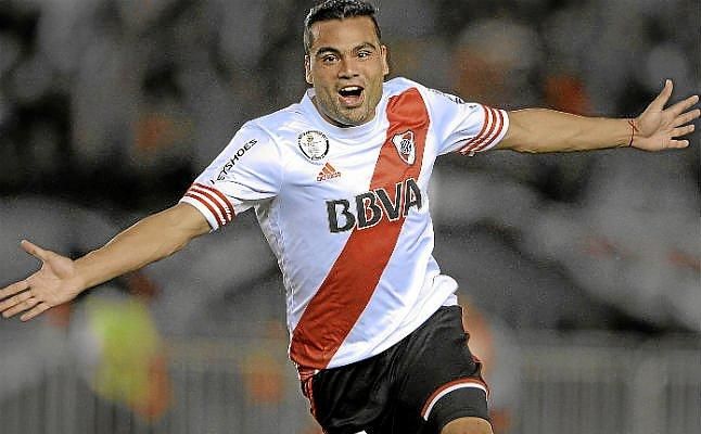 Gabriel Mercado, cerrado, viaja este miércoles a Sevilla