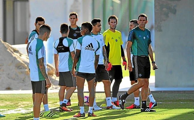 Poyet se lleva a 25 futbolistas para los amistosos ante Qatar y Leipzig