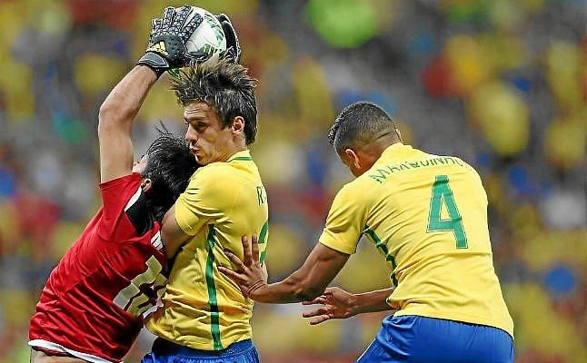 Caio elige al Sevilla pero el Sao Paulo rechaza la segunda oferta