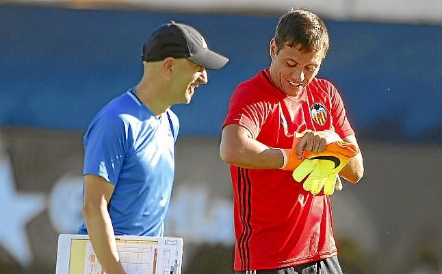 El Sevilla aprieta por Diego Alves