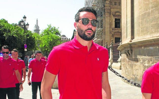 La pelota de Iborra, en el tejado del Sevilla