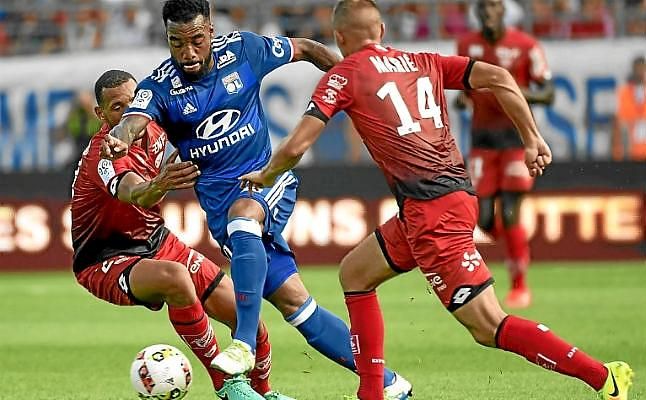 El Lyon pierde el liderato y teme por la lesión de Lacazette