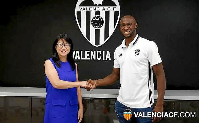 El Valencia refuerza su defensa con el francés Mangala