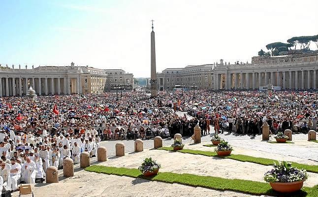 El Papa proclama santa a la Madre Teresa de Calcuta ante miles de peregrinos