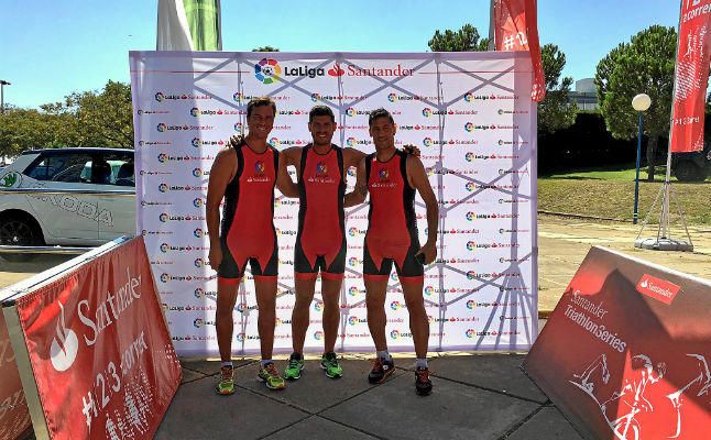 Luque, Capdevila y Pavón formaron equipo en el Triatlón de Sevilla