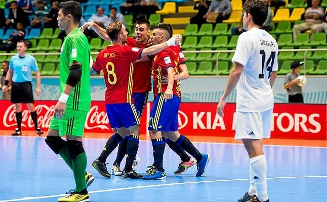 España avanza a cuartos en futsal y revivirá la final del Europeo para pasar a semis