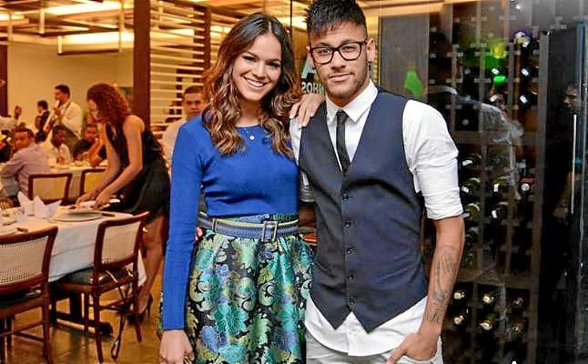 Neymar abandona la soltería