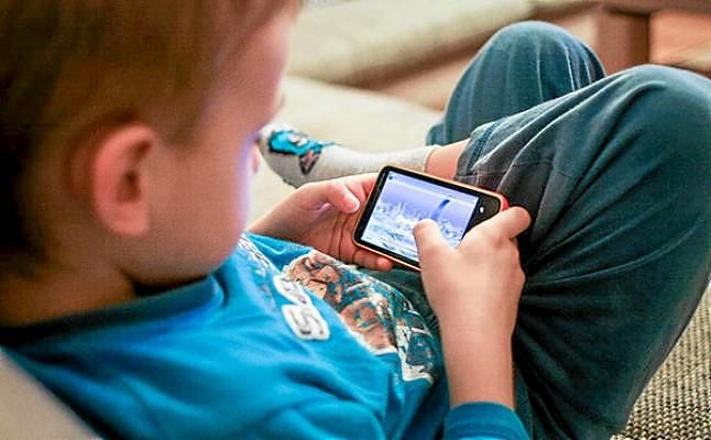 El 50,9 por ciento de los niños españoles de once años tiene un móvil