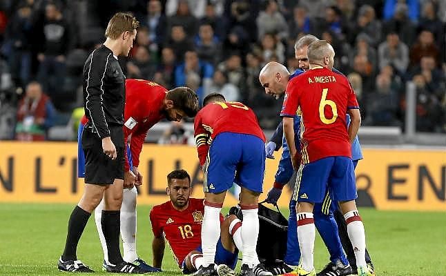 Jordi Alba abandona la concentración al confirmarse la lesión