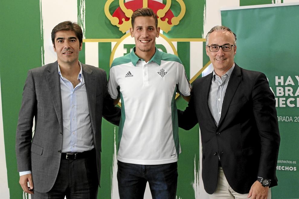 OFICIAL: Álex Alegría renueva con el Betis hasta 2021