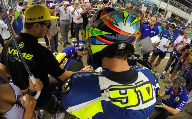 Rossi toma ventaja para la carrera con Márquez a rebufo en Motegi