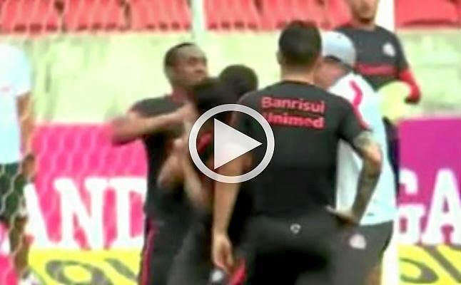 Dos jugadores del Porto Alegre acaban a puñetazos en un entrenamiento
