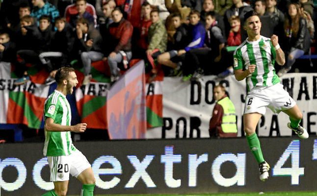 Osasuna 1-2 Betis: Felipe Gutiérrez le echa un cable a Poyet