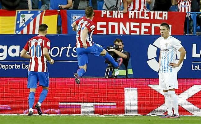 Atlético de Madrid 4-2 Málaga: Desborda, golea y resiste con uno menos