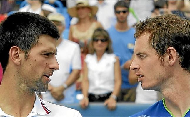 Djokovic remonta y aguanta el pulso con Murray en París