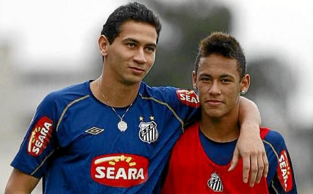 Neymar y Ganso: De testigos de boda, a rivales
