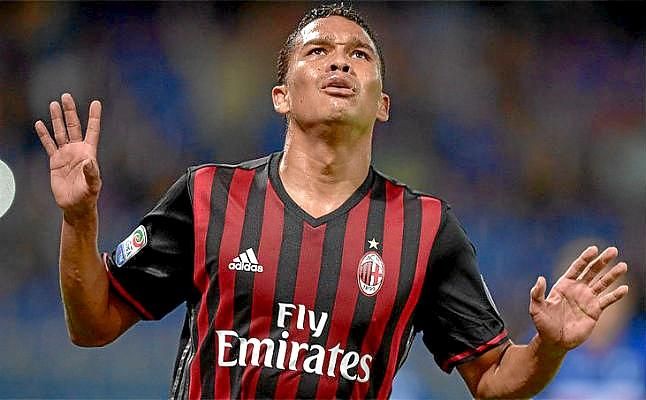 Monchi, pendiente de Carlos Bacca