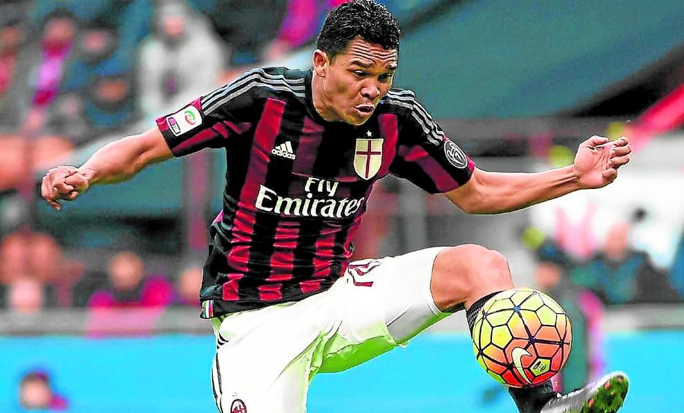 El agente de Bacca ve "difícil" su salida del Milan en enero