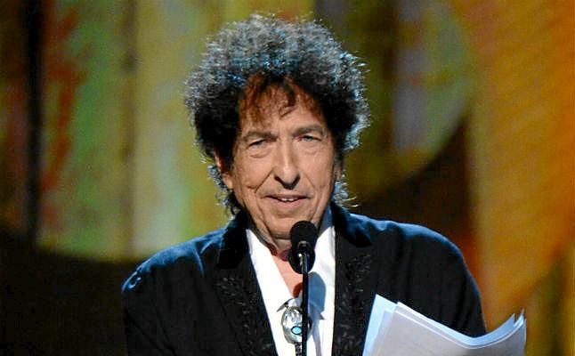 Bob Dylan no recogerá el Nobel de Literatura debido a "otros compromisos"