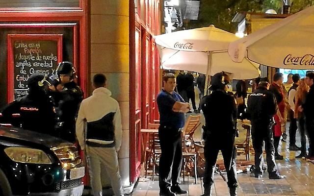 "Enérgica condena" del Sevilla ante los incidentes entre ultras