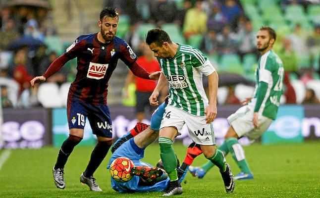 Luna: "Por plantilla, el Betis tiene que seguir en Primera"